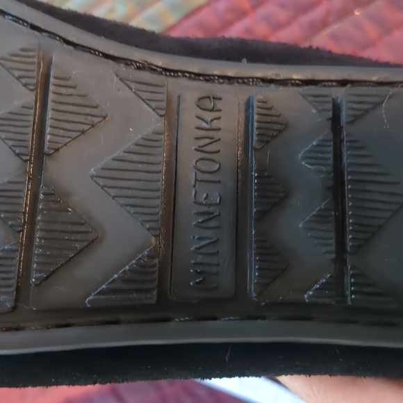 MINNETONKA* black suede leather moccasin flats stud detailing rubber sole 9.5 - Picture 11 of 12